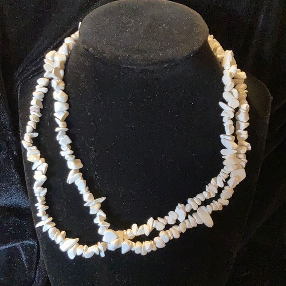 Jewelry - White Chip beaded Necklace